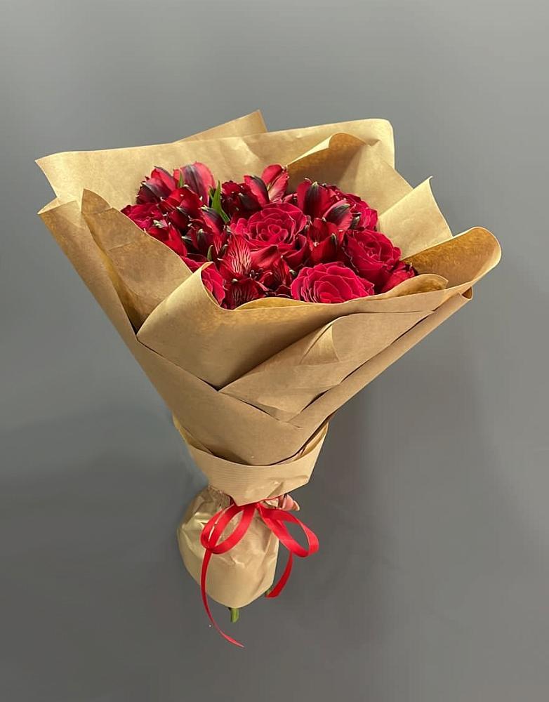 Букет цветов из: Альстромерии и Розы в Аргаяше