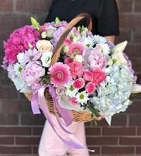 Композиция солнечный день в Аргаяше Цветочная композиция из Розы, Хризантемы, Пионы и Лизиантусы в корзине в Аргаяше