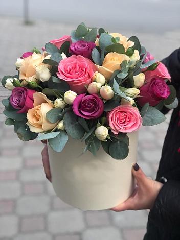 Цветочная композиция из Розы в шляпной коробке в Аргаяше