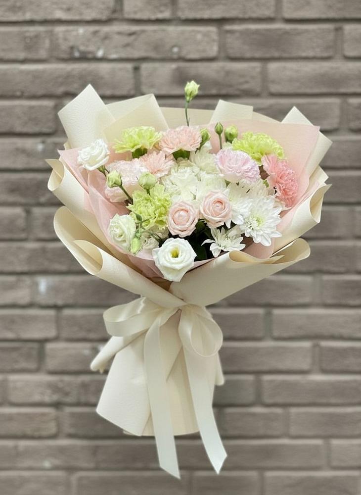 Букет цветов из: Гвоздики, Розы, Лизиантусы и Хризантемы в Аргаяше