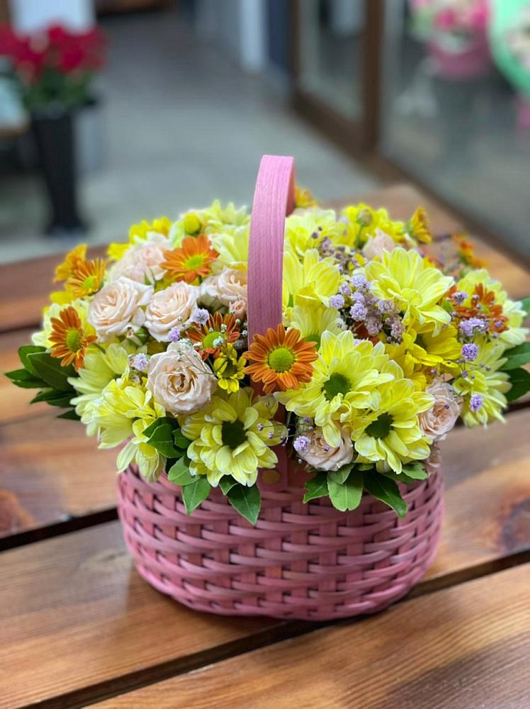 Цветочная композиция из Хризантемы и Розы в корзине в Аргаяше