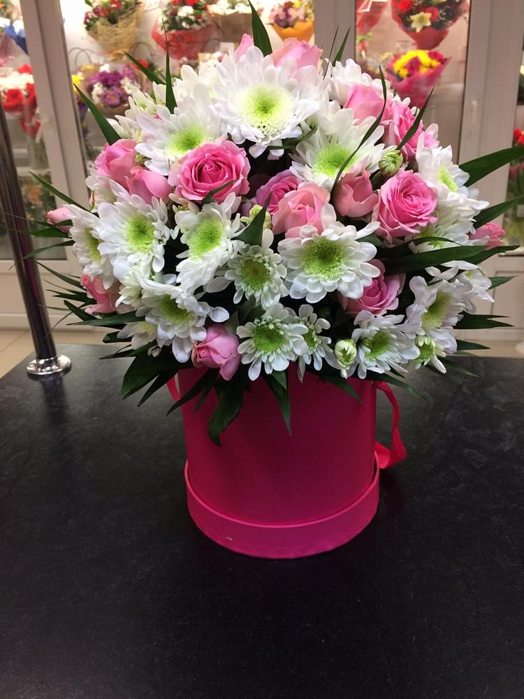 Цветочная композиция из Розы и Хризантемы в шляпной коробке в Аргаяше