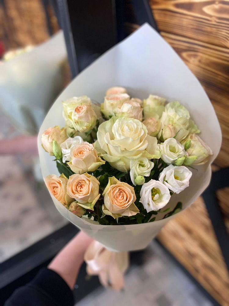 Букет цветов из: Розы и Лизиантусы в Аргаяше